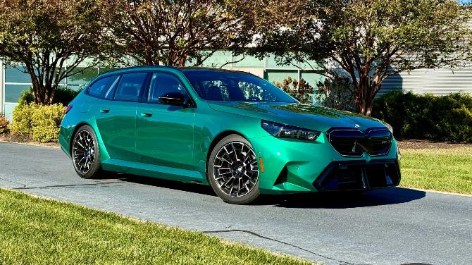 BMW M5 Touring может похвастаться удивительно просторным салоном